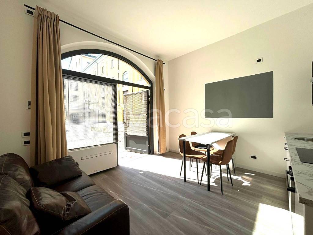 appartamento in vendita a Milano in zona Famagosta