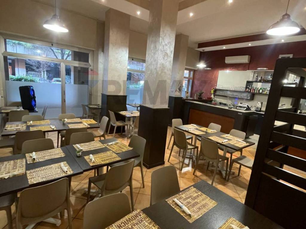 negozio in vendita a Milano in zona Adriano