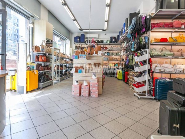 negozio in vendita a Milano in zona Dergano