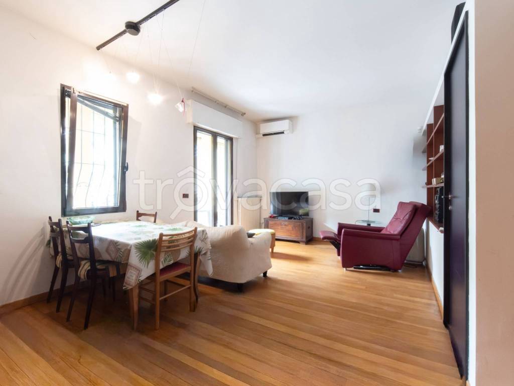 appartamento in vendita a Milano in zona Città Studi