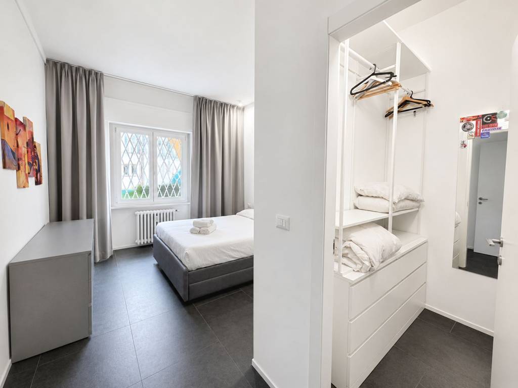 appartamento in vendita a Milano in zona Lorenteggio