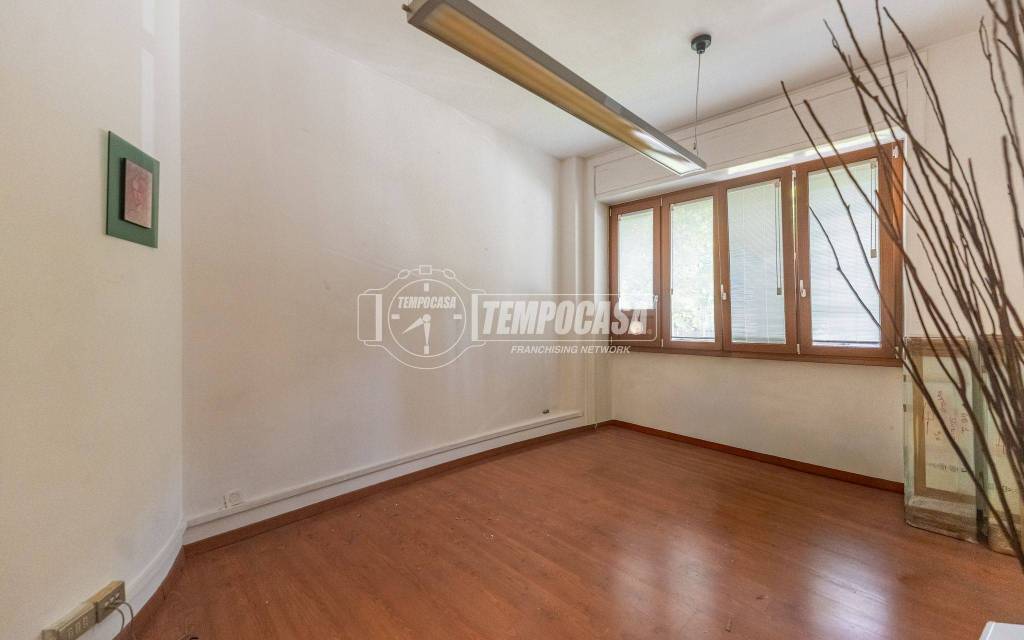 ufficio in vendita a Milano in zona Sempione