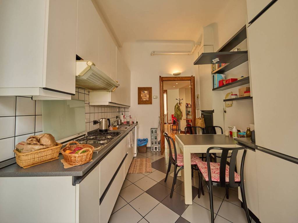 appartamento in vendita a Milano in zona XXII Marzo