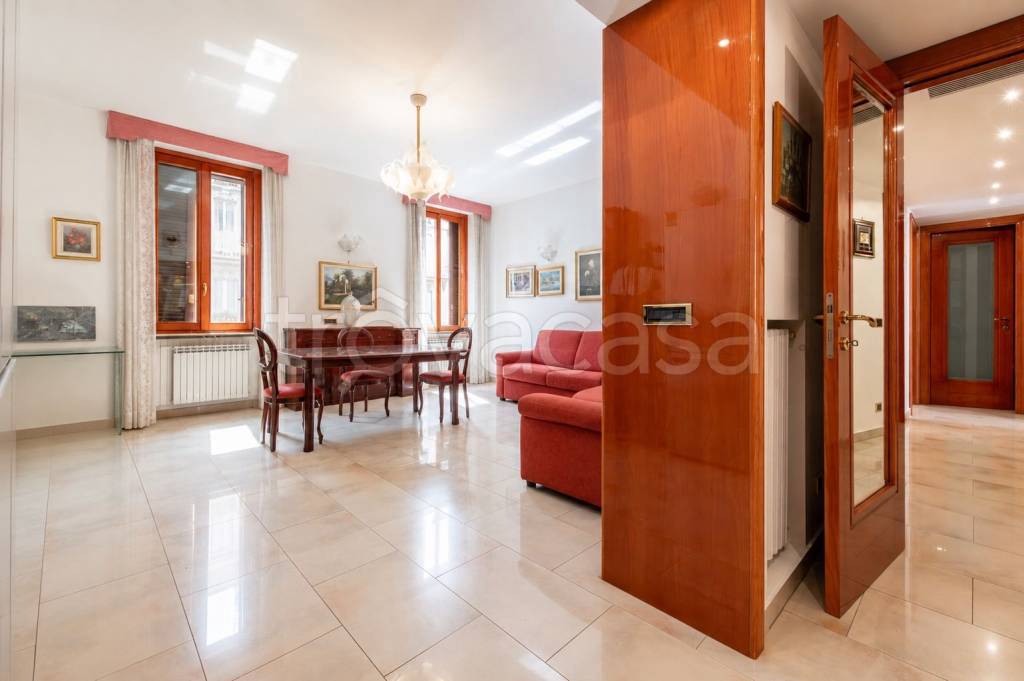 appartamento in vendita a Milano in zona Isola