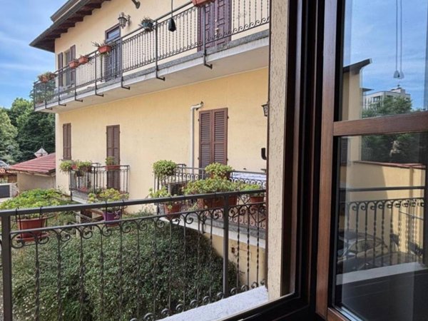 appartamento in vendita a Milano in zona Baggio