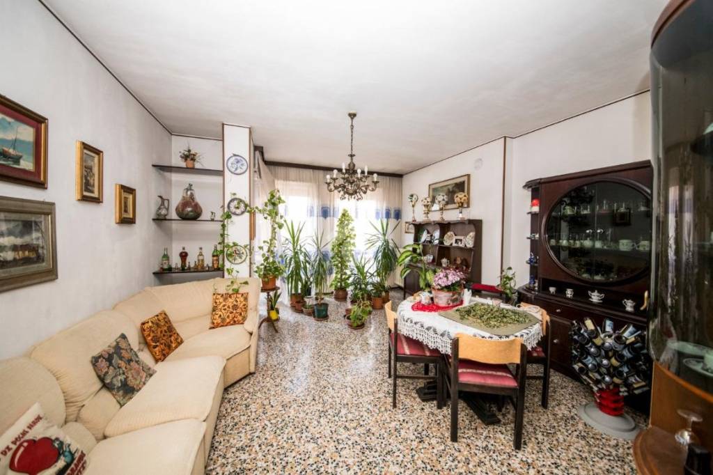 appartamento in vendita a Milano in zona Quartiere degli Olmi