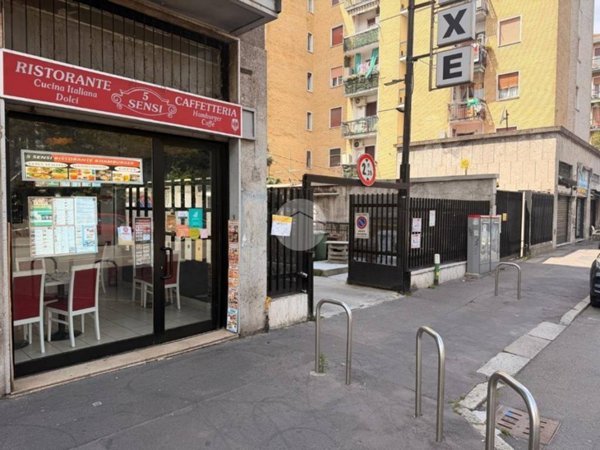 negozio in vendita a Milano in zona Corvetto