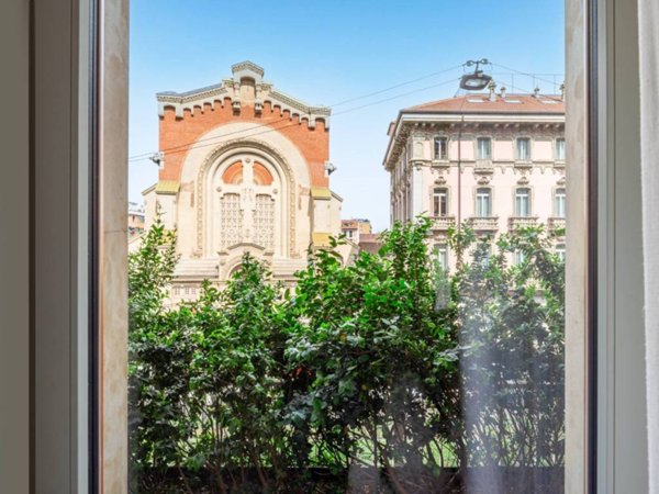 appartamento in vendita a Milano in zona Guastalla