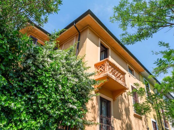 casa indipendente in vendita a Milano in zona Città Studi