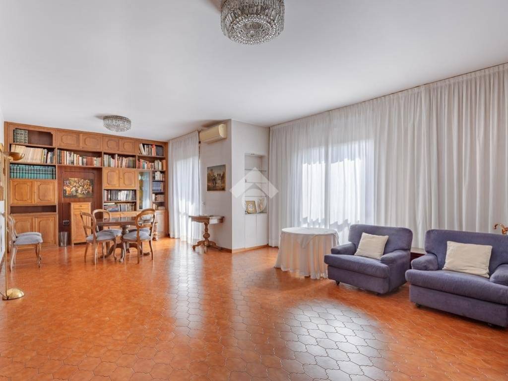 appartamento in vendita a Milano in zona Piazzale Lodi