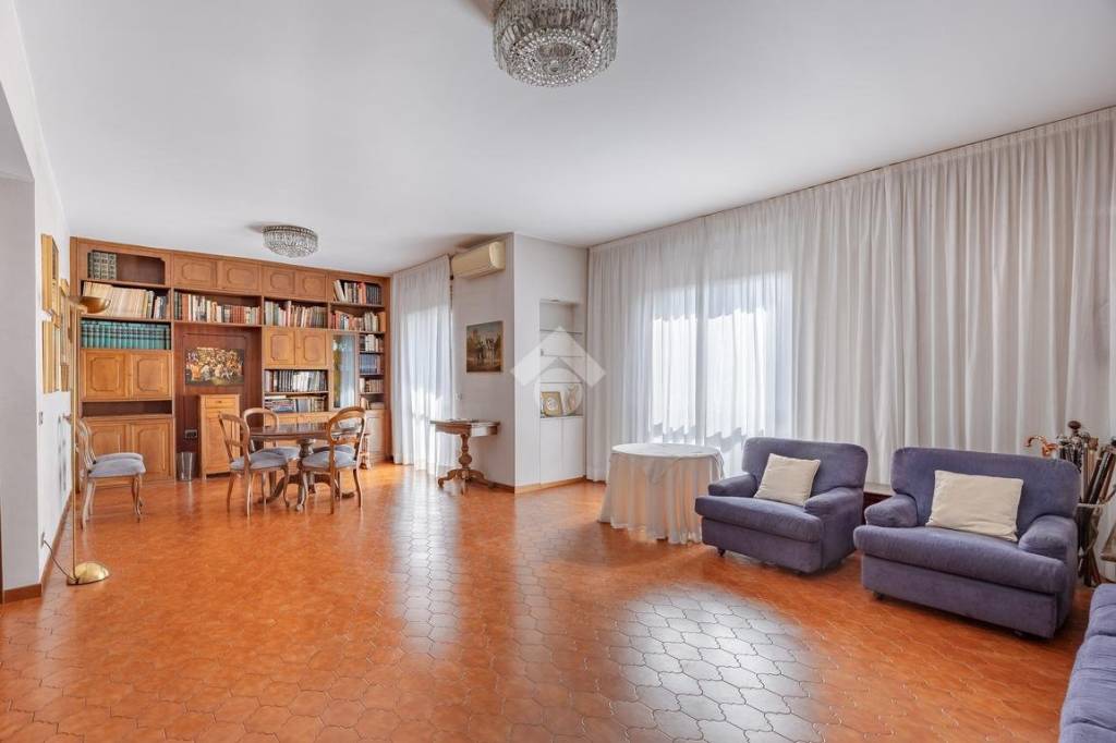 appartamento in vendita a Milano in zona Piazzale Lodi