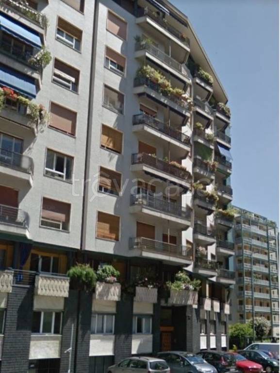 ufficio in vendita a Milano in zona Città Studi