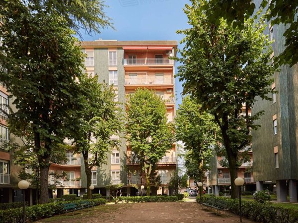 appartamento in vendita a Milano in zona Cascina dei Pomi