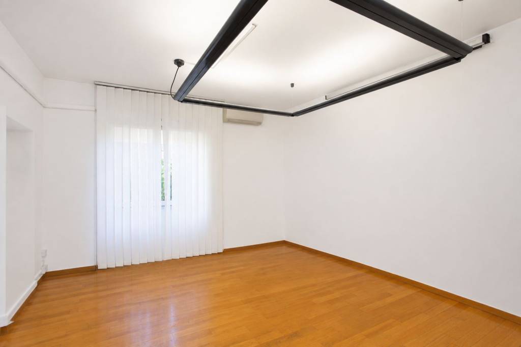 ufficio in vendita a Milano in zona Centro Direzionale