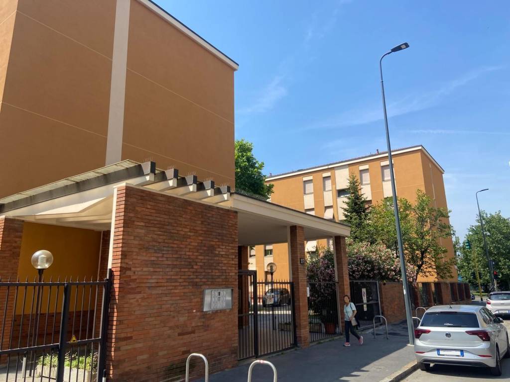 appartamento in vendita a Milano in zona Montalbino