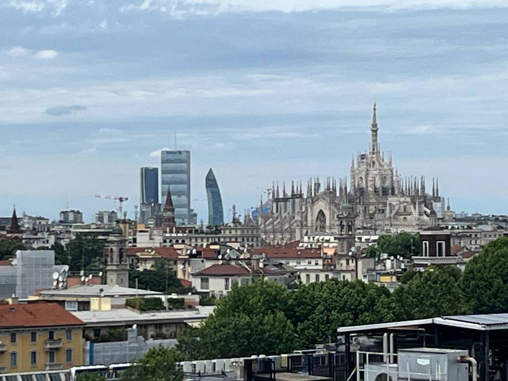 appartamento in vendita a Milano in zona Guastalla
