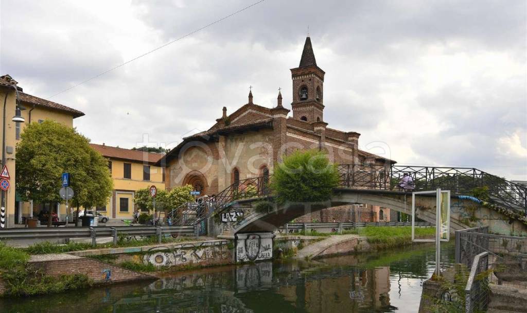 negozio in vendita a Milano in zona Barona
