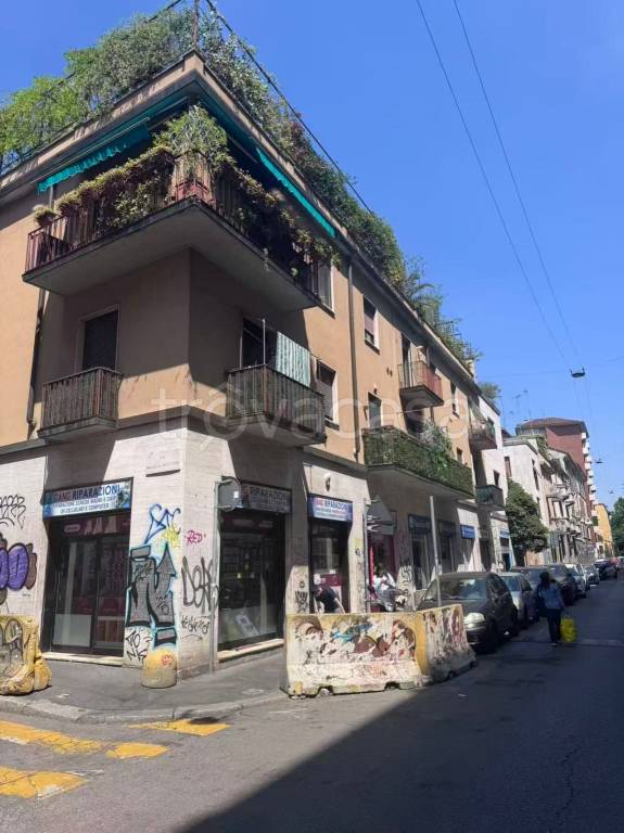 appartamento in vendita a Milano in zona Bullona