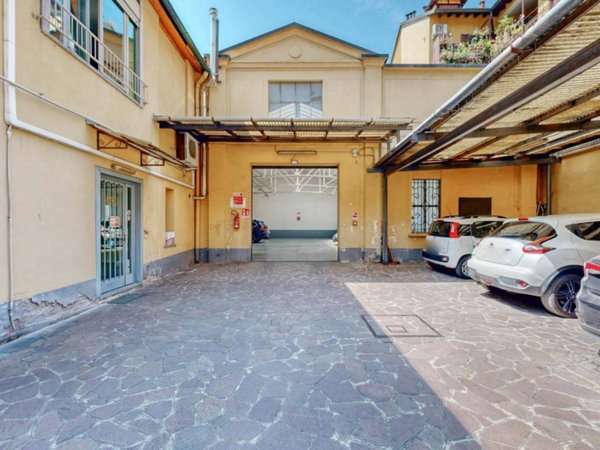 locale commerciale in vendita a Milano