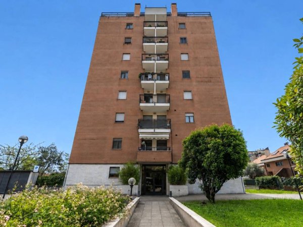 appartamento in vendita a Milano in zona Barona