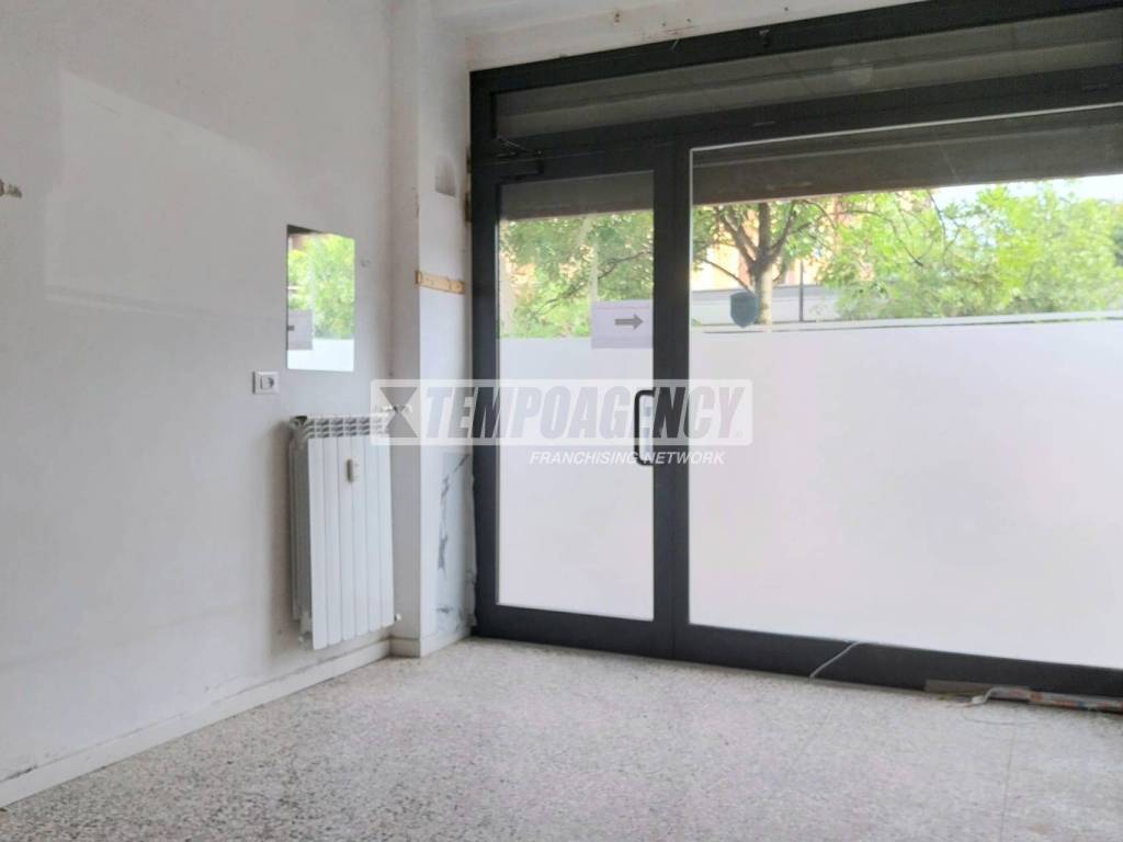 negozio in vendita a Milano in zona Affori
