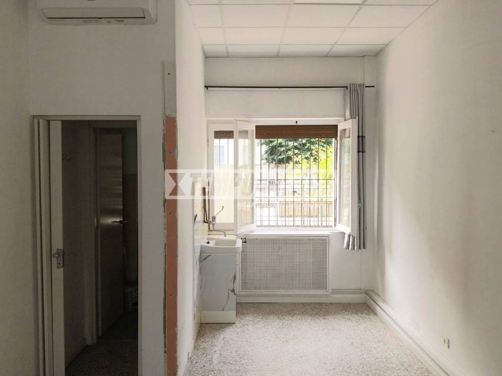 negozio in vendita a Milano in zona Bovisa
