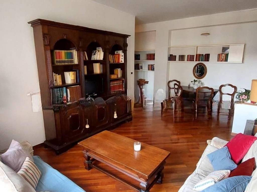 appartamento in vendita a Milano in zona Isola