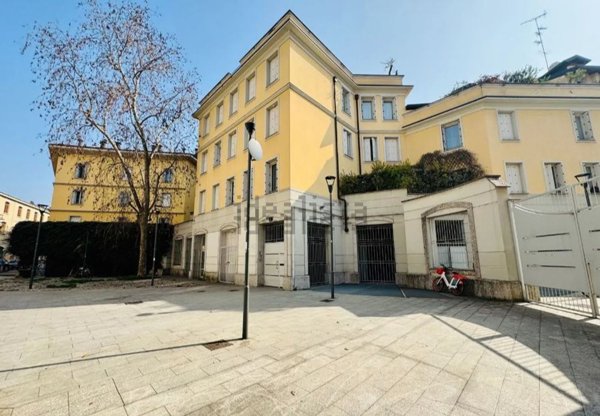 appartamento in vendita a Milano in zona Porta Genova