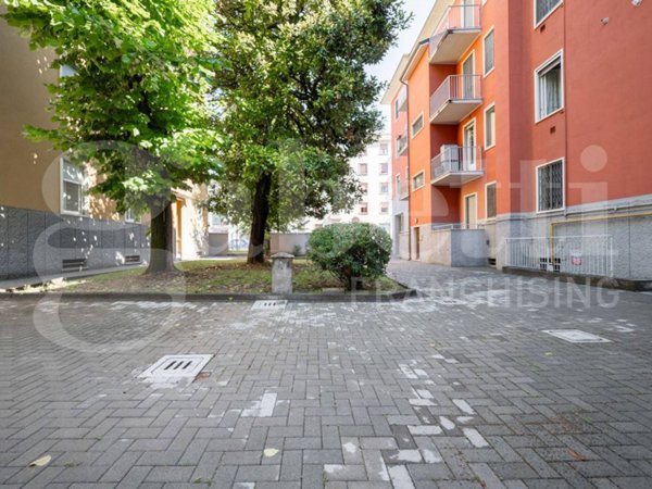 appartamento in vendita a Milano in zona Vigentino