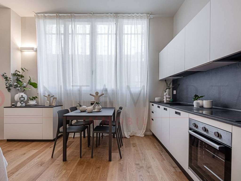 appartamento in vendita a Milano in zona Lorenteggio