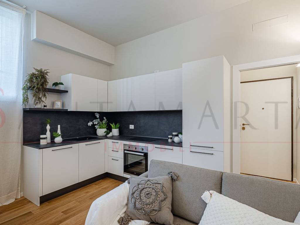 appartamento in vendita a Milano in zona Lorenteggio