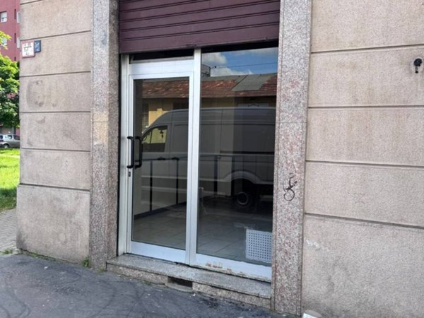negozio in vendita a Milano in zona Trenno