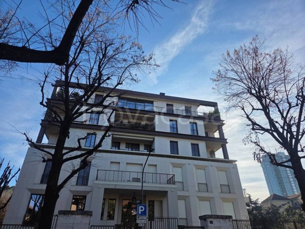 appartamento in vendita a Milano in zona Isola