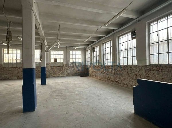 ufficio in vendita a Milano in zona Città Studi