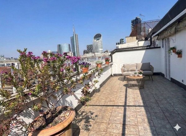 appartamento in vendita a Milano in zona Porta Nuova