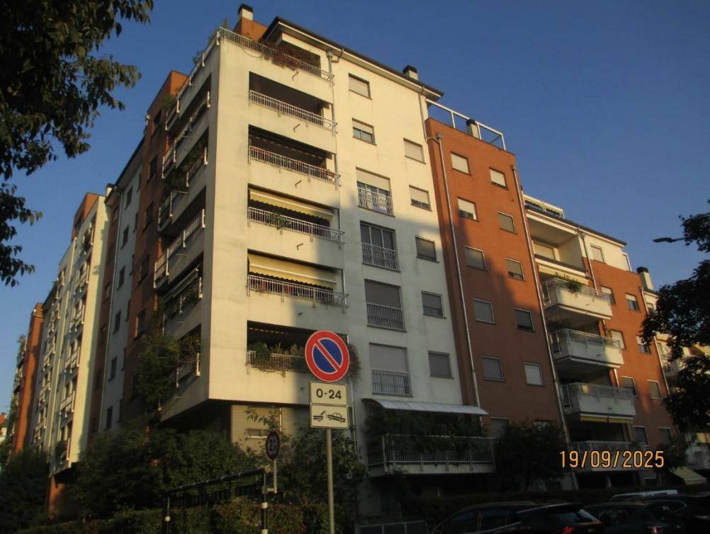 appartamento in vendita a Milano in zona Quarto Oggiaro