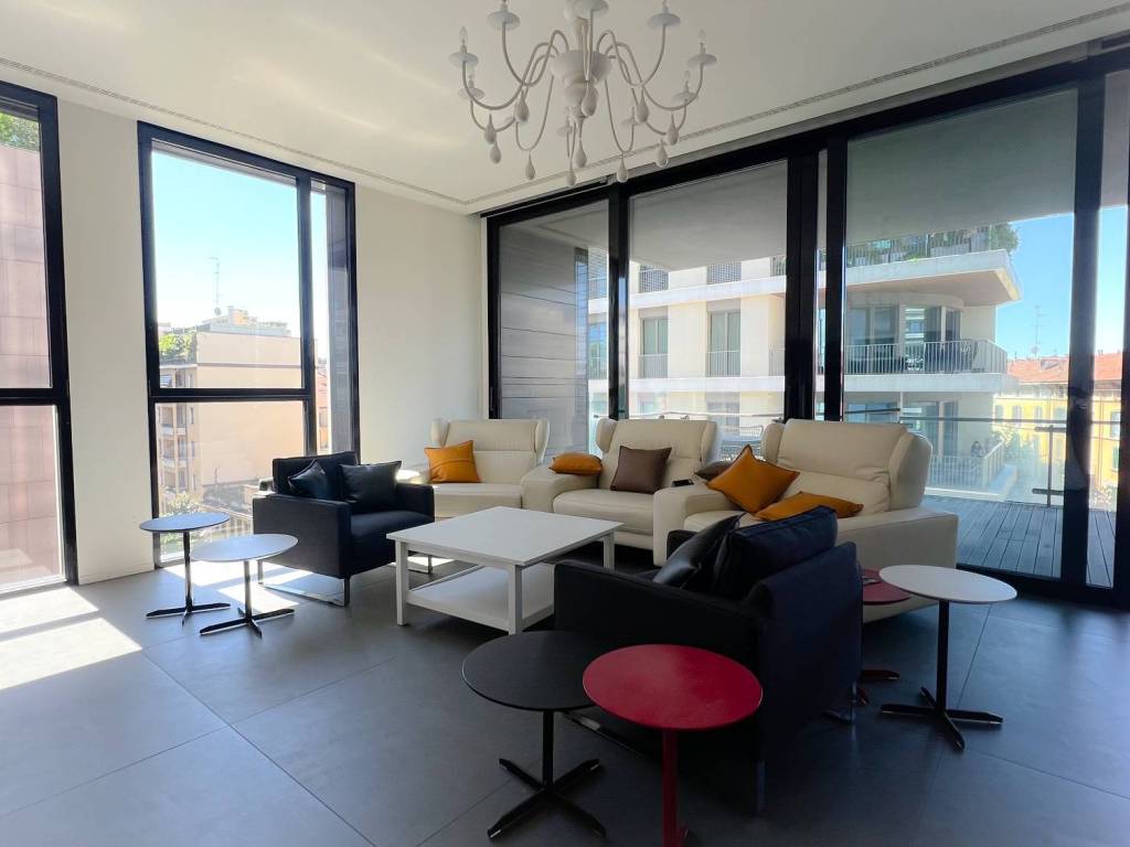 appartamento in vendita a Milano in zona Porta Nuova
