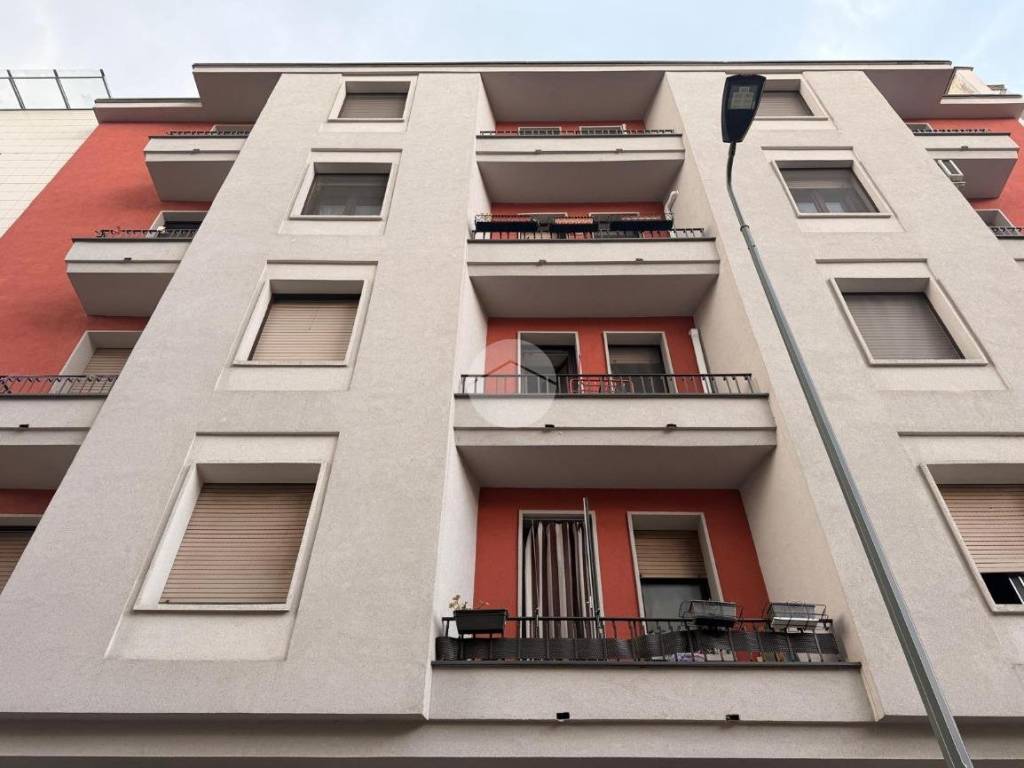 negozio in vendita a Milano in zona Rogoredo