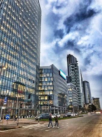 intera palazzina in vendita a Milano in zona Porta Nuova