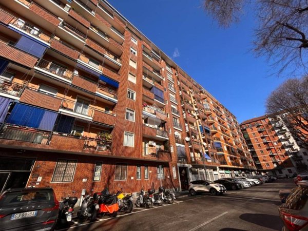 appartamento in vendita a Milano in zona Adriano