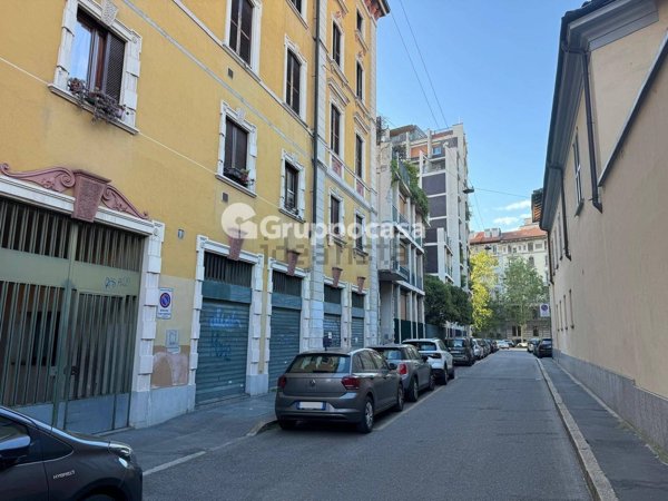 appartamento in vendita a Milano in zona Sempione