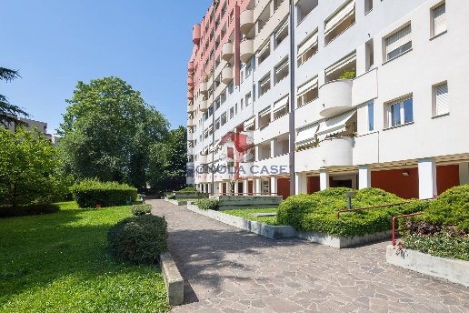 appartamento in vendita a Milano in zona Gallaratese