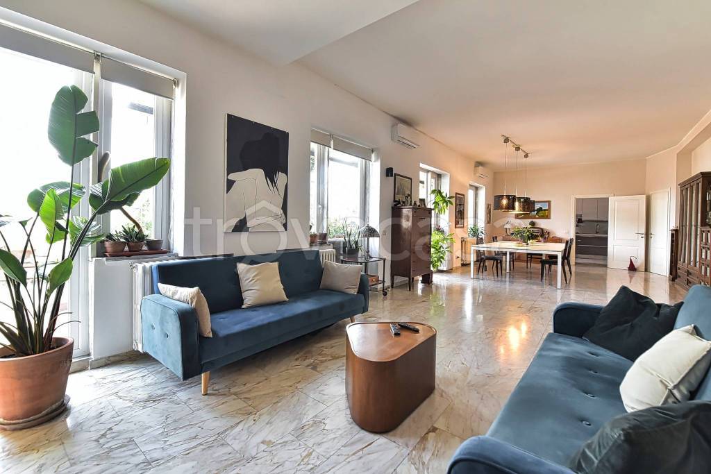appartamento in vendita a Milano in zona Piazzale Lodi
