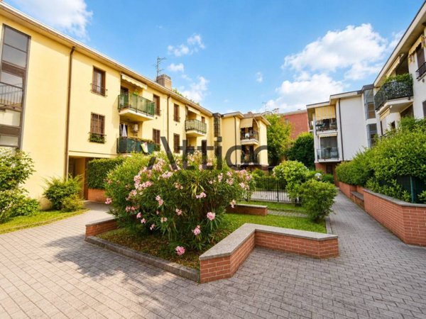 appartamento in vendita a Milano in zona Muggiano