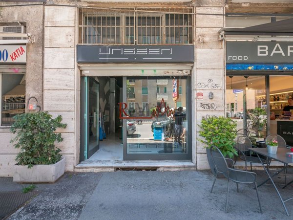 locale commerciale in vendita a Milano