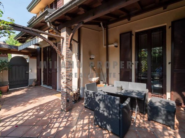 casa indipendente in vendita a Milano in zona Baggio