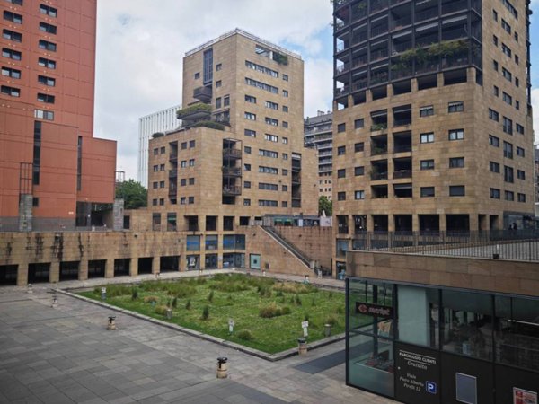 negozio in vendita a Milano in zona Bicocca
