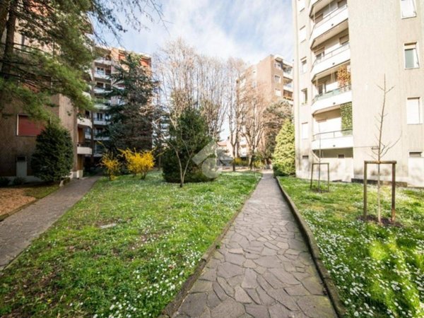 appartamento in vendita a Milano in zona Baggio