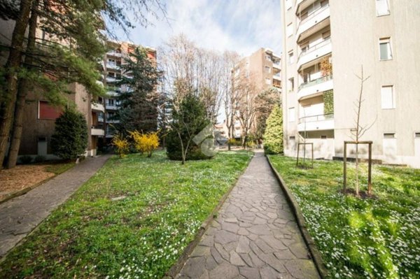 appartamento in vendita a Milano in zona Baggio