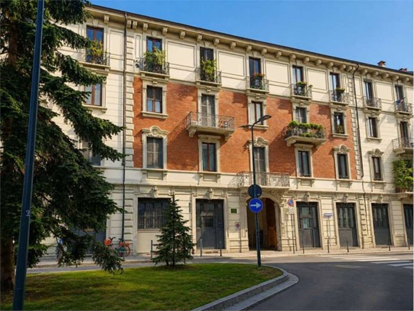 appartamento in vendita a Milano in zona Porta Tenaglia